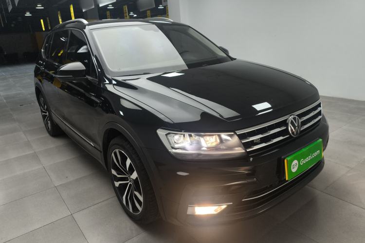 Used Volkswagen Tiguan L 2021 330TSI Automatic Two-Wheel Drive R-Line Enhanced Edition Front Right 45 Deg