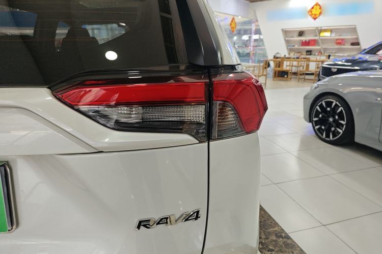 Used Toyota RAV4 2023 2.0L CVT Two-Wheel Drive 20th Anniversary Platinum Edition