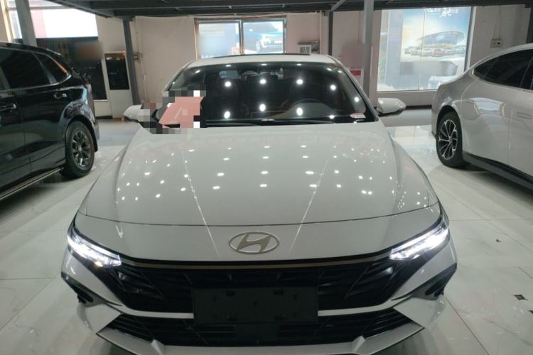 Used Hyundai Elantra 2023 1.5L CVT LUX Prestige Edition
