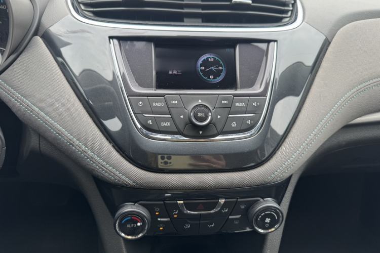 Used Chevrolet Malibu 2017 1.5T Automatic Comfort Edition Audio And AC Panel