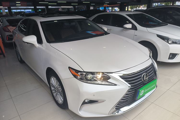 Used Lexus ES 2016 250 Midnight Special Limited Edition Front Right 45 Deg