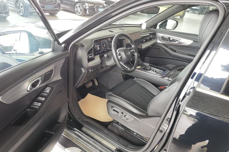 Used GAC Trumpchi GS8 2024 Linghang Series 2.0 TGDI Two-Wheel Drive Luxury Smart Connectivity Version
