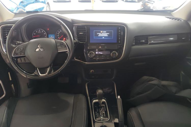 Used Mitsubishi Outlander 2018 2.0L Two-Wheel Drive Glory Edition 5 Seats
