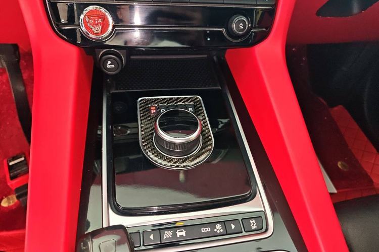 Used Jaguar F-PACE 2018 2.0T Two-Wheel Drive Urban Deluxe Edition