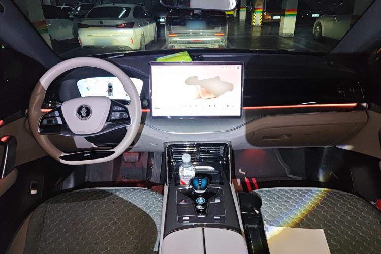 Used BYD Tang New Energy 2024 DM-i Glory Edition 112KM Prestige Model Center Console