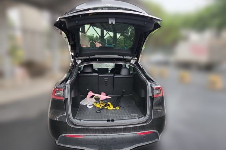 Used Tesla Model Y 2021 Standard Range Rear-Wheel Drive Version Trunk