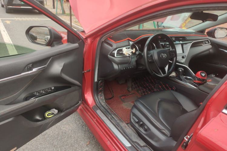 Used Toyota Camry 2018 2.0G Luxury Edition
