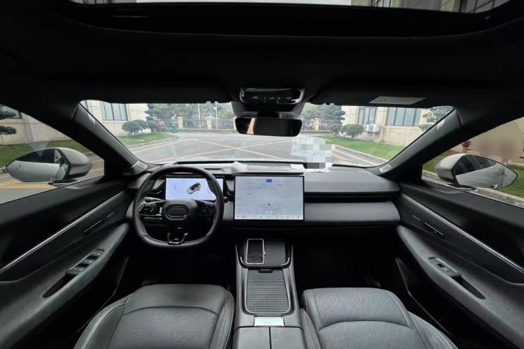 Used Lynk & Co 08 EM-P 2023 120km Long-Range Halo