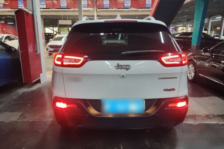 Used Jeep Cherokee 2016 2.0L Superior Edition