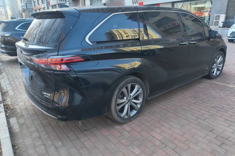 Used Toyota Sienna 2024 2.5L Hybrid Luxury Edition