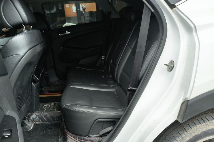 Used Hyundai Tucson 2015 1.6T Dual-Clutch Two-Wheel-Drive Leading Model Left Rear Seat
