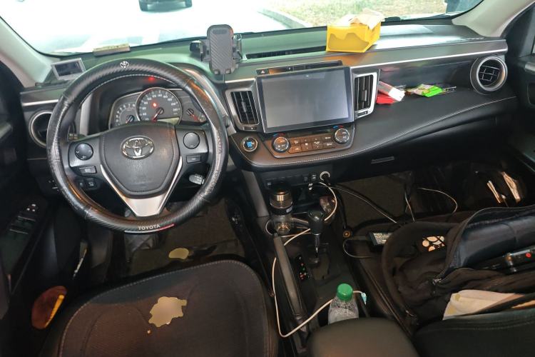 Used Toyota RAV4 2016 2.0L CVT Two-Wheel Drive Fashion Edition China V Standard
