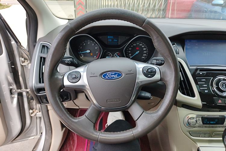 Used Ford Focus 2012 Sedan 1.6L Automatic Fashion Edition
