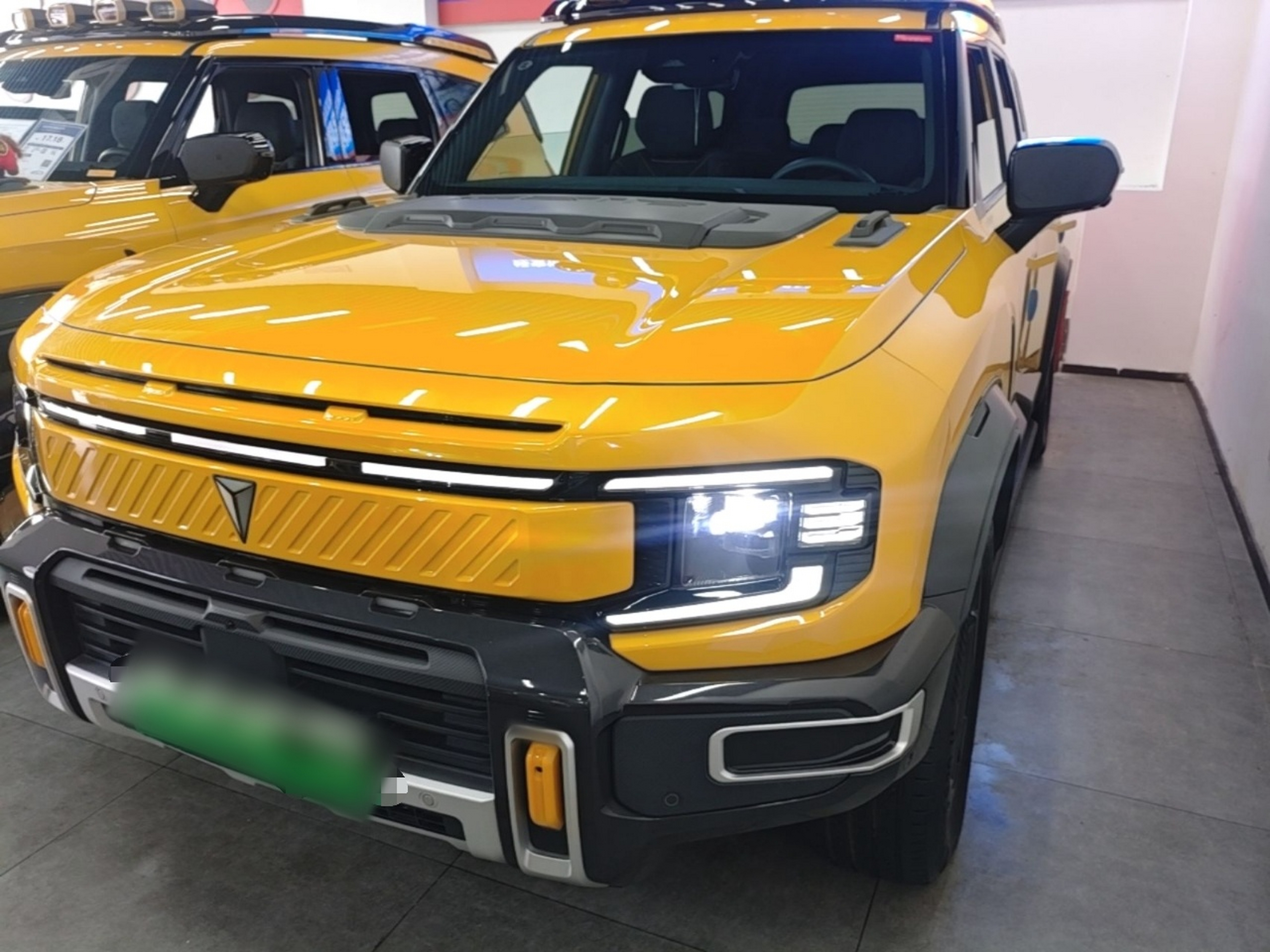 Unter der Vorderseite des Autos