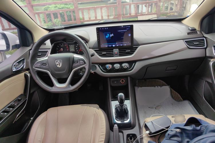Used Baojun 310W 2017 1.5L Manual Fashion Model China V Center Console