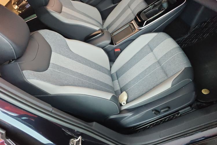 Used Volkswagen ID.4 CROZZ 2025 Pure Edition Right Front Seat