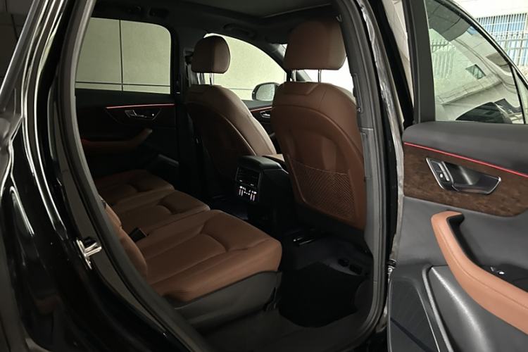 Used Audi Q7 2023 55 TFSI quattro S line Sport Edition Interior 9