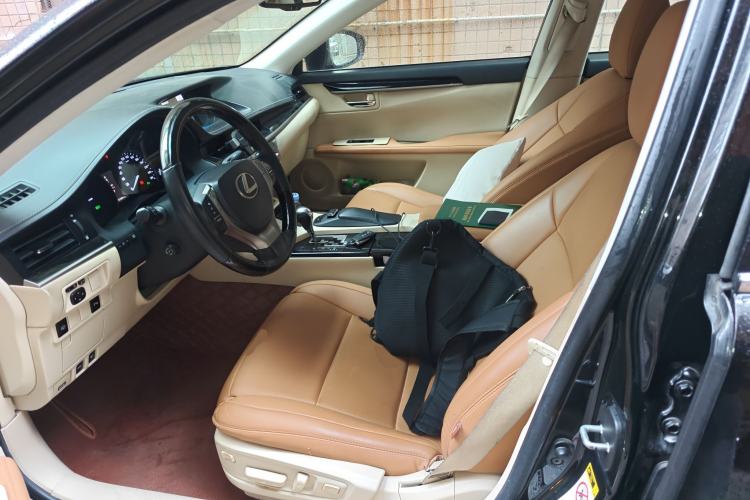 Used Lexus ES 2013 300h Elite Edition