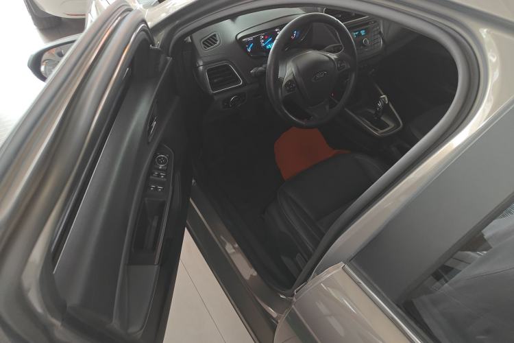 Used Ford Escort 2015 1.5L Automatic Fashion Model Driver Seat