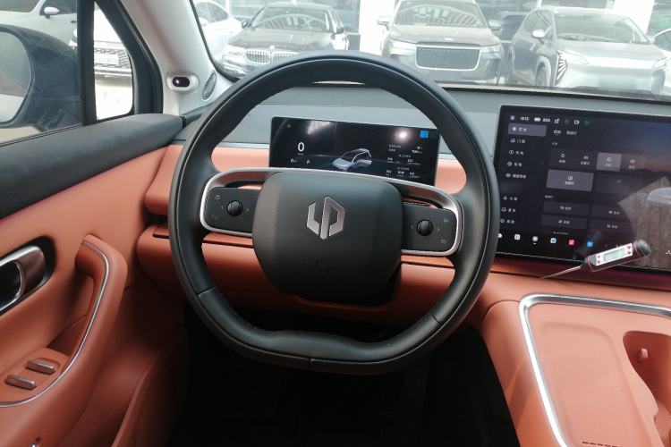 Used Leapmotor C16 2026 Extended-Range 280 LiDAR Zhizun Edition 5 Seats Steering Wheel