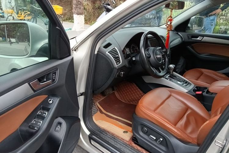 Used Audi Q5 2013 40 TFSI Ambition Driver Seat