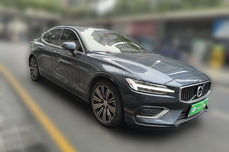 Used Volvo S60 2021 T4 Zhiyuan Luxury Edition Front Right 45 Deg