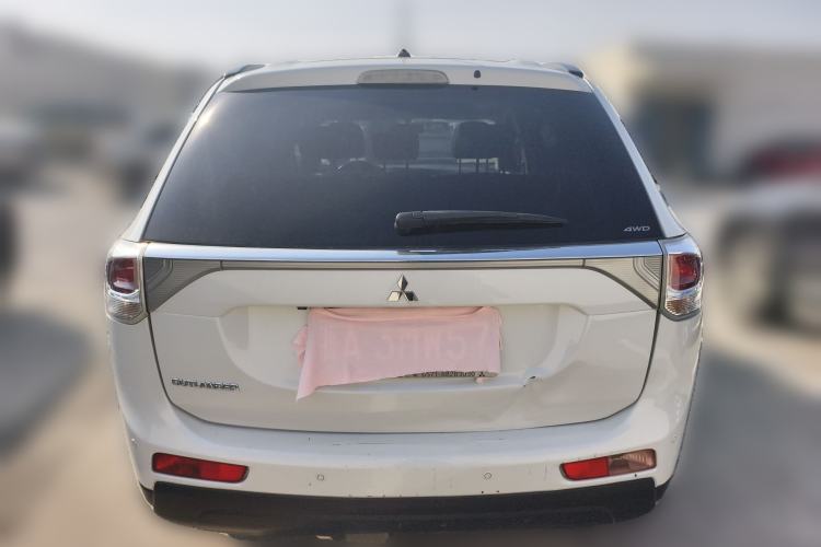 Used Mitsubishi Outlander 2013 2.4L 4x4 Luxury Navigation Edition 5 Seats Rear