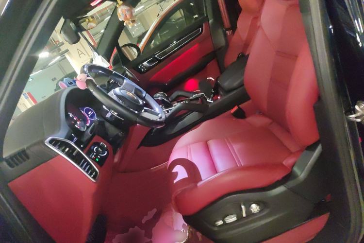 Used Porsche Cayenne 2023 Cayenne 3.0T Platinum Edition Left Front Seat