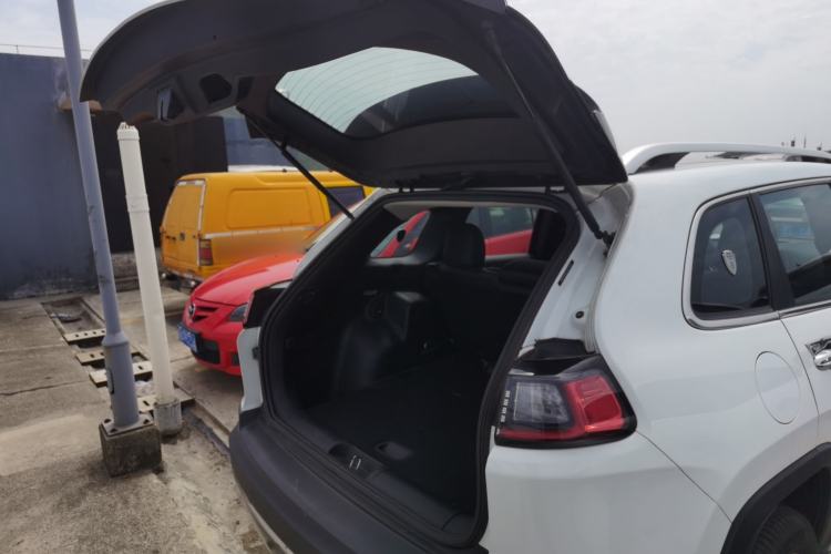 Used Jeep Cherokee 2019 2.0T Two-Wheel Drive Smart Enjoyment Version China V
