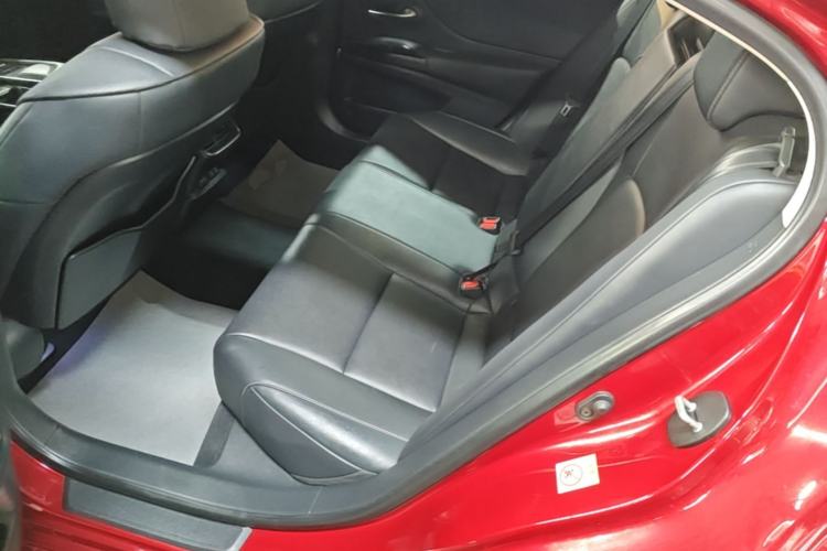 Ojetý Lexus ES 2018 200 Excellence Edition China V Standard