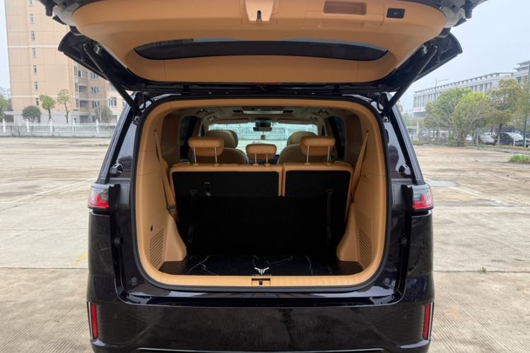 Used VOYAH Dream 2024 PHEV Ultra-Long Range Flagship Edition Interior 4