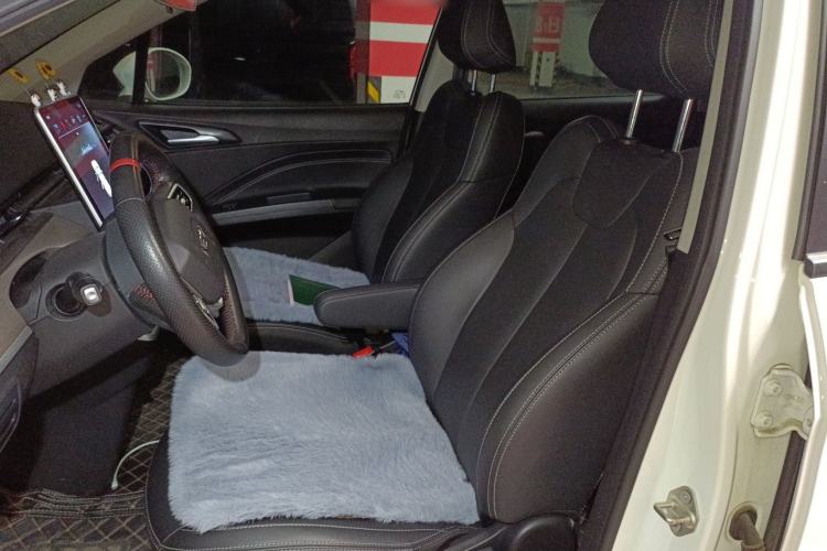 Used NETA V 2021 Long-Range Entertainment Edition Upgrade Model Left Front Seat