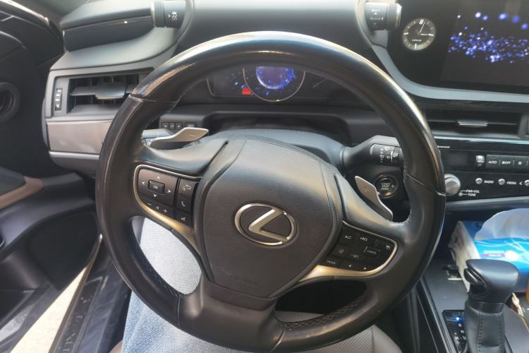 Used Lexus ES 2022 200 Excellence Edition
