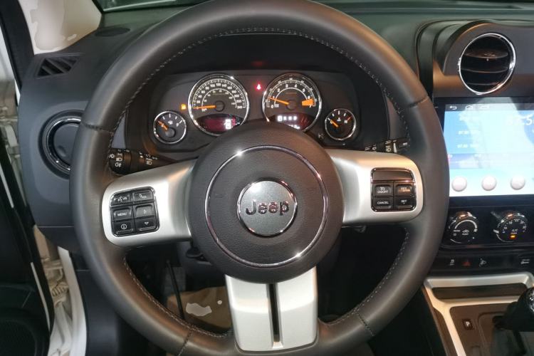 Used Jeep Compass 2014 Revised Version 2.4L Four-Wheel Drive Comfort Edition Steering Wheel