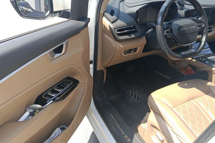 Used Wuling Victory 2023 2.0L DHT Luxury Edition Driver Seat