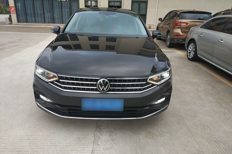 Used Volkswagen Magotan 2023 2 Million Units Limited Edition 330TSI DSG Leading Version
