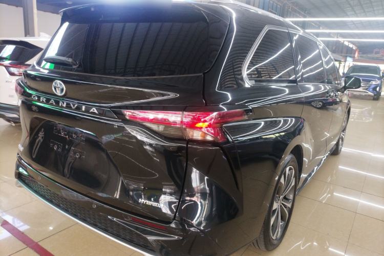 Used Toyota Granvia 2022 2.5L Hybrid Premium Edition Rear Right 45 Deg