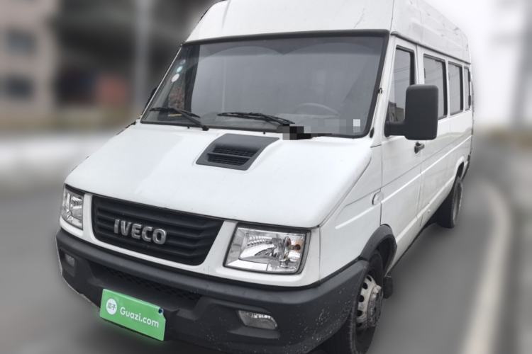 Used Iveco Daily 2022 2.5T A37 M1 Passenger Van 5-9 Seats Long Wheelbase Mid-Roof Design Dual Tires Manual Doors