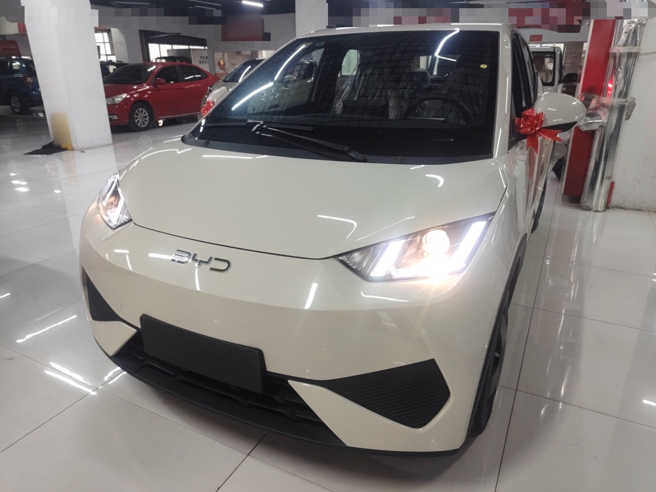 Под передней частью автомобиля