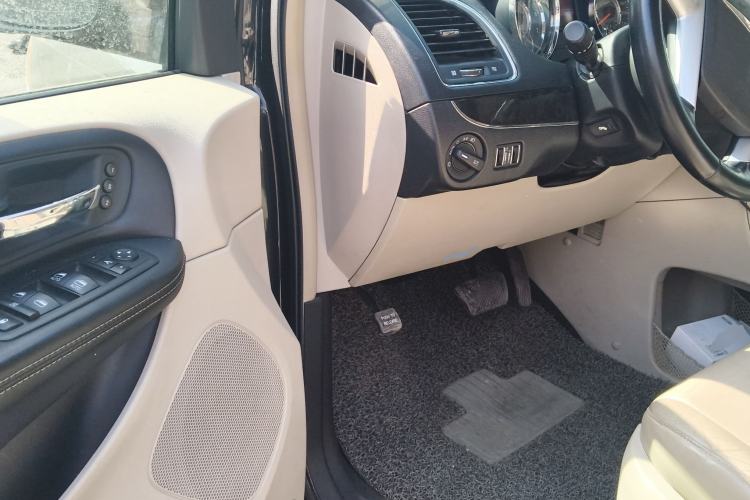 Used Chrysler Grand Voyager 2013 3.6L Luxury Edition