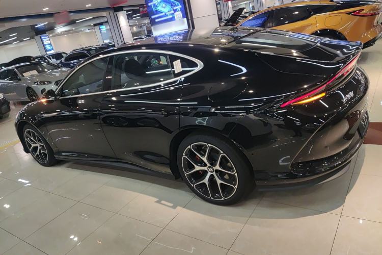 Used IM L6 2025 Ultra Model
