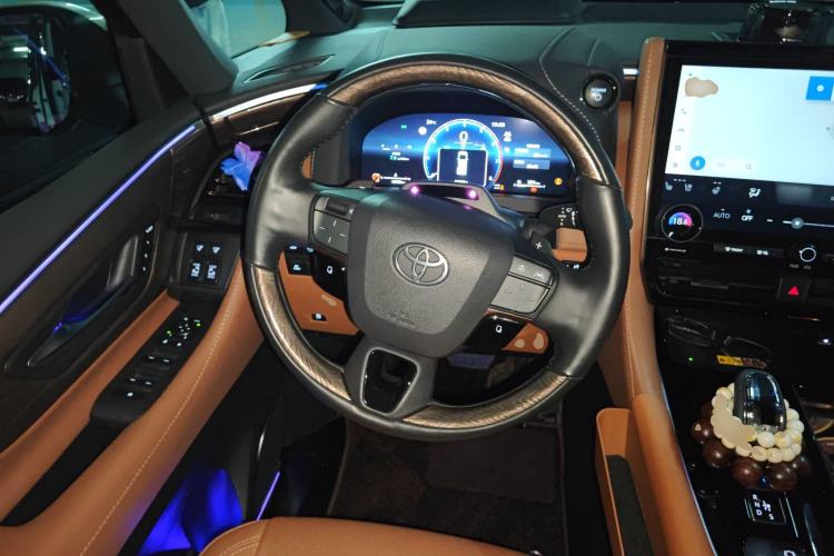 Used Toyota Alphard 2024 Dual-Engine 2.5L Deluxe Edition