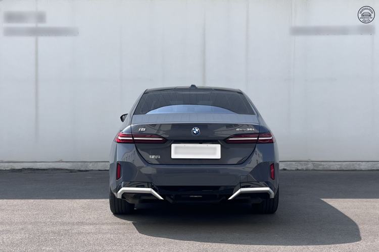 Used BMW i5 2024 eDrive 35L M Sport Package Exterior 3