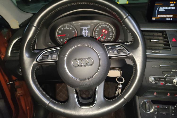 Used Audi Q3 2016 35 TFSI Fashion Model Steering Wheel