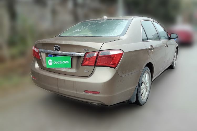 Used BYD G6 2011 2.0L Manual Luxury Edition
