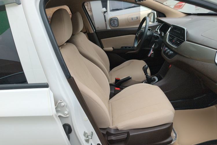 Used Baojun 310W 2017 1.5L Manual Comfort Version China VI Emission Standard Right Front Seat