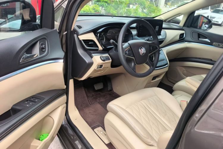 Used Buick GL8 2023 Facelifted Land Cruiser Executive Luxury Version