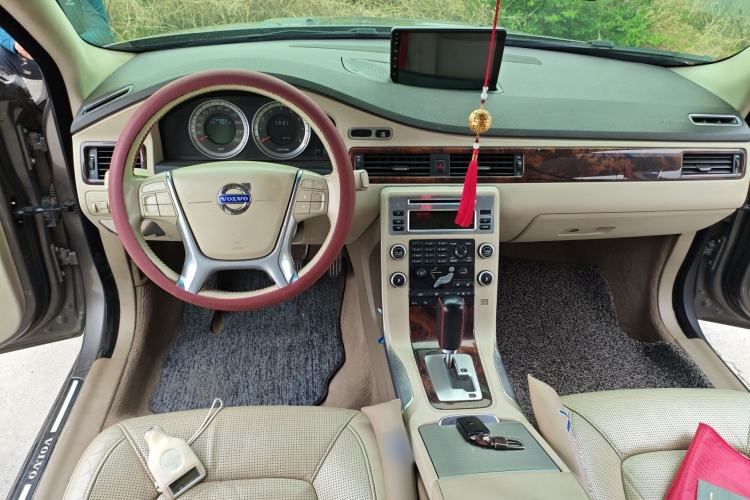 Used Volvo S80L 2011 2.0T ZhiZun Edition
