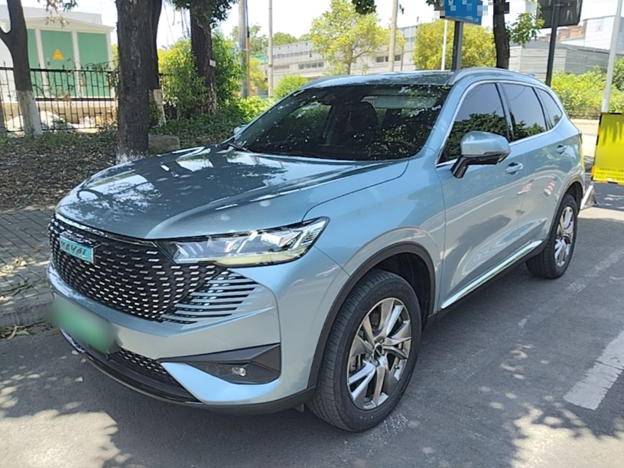 Под передней частью автомобиля