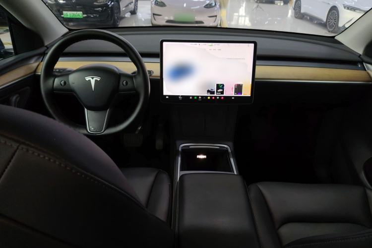 Used Tesla Model Y 2021 Standard Range Rear-Wheel Drive Version Center Console